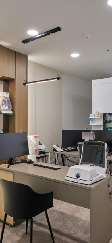 정밀한 청력 검사를 위해 전문 장비와 방음 부스를 갖춘 아산소리이비인후과 청력검사센터