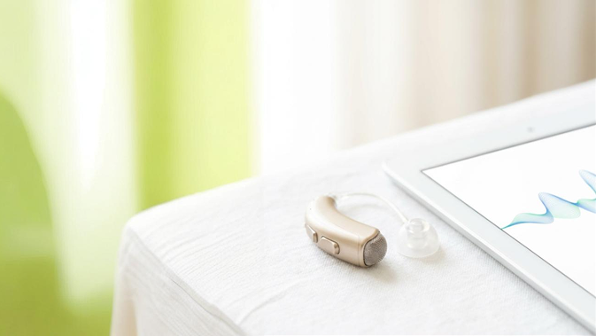 보청기 기반 청각 재활로 난청 보정과 이명 완화를 돕는 이미지