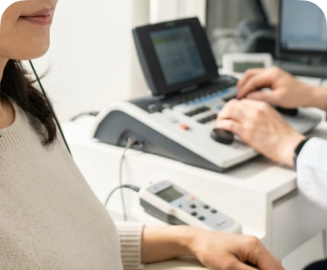 숨은 난청을 정밀 장비로 확인해 이명 원인을 분석하는 검사/분석 이미지