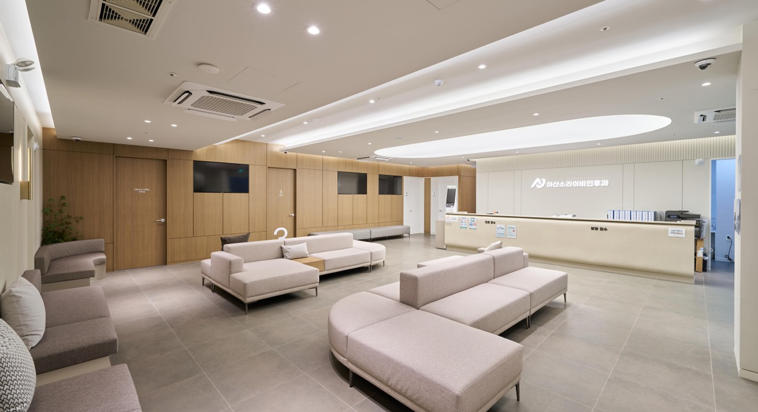 Spacious lobby interior of Asan Soree ENT Clinic with modern sofas and reception desk