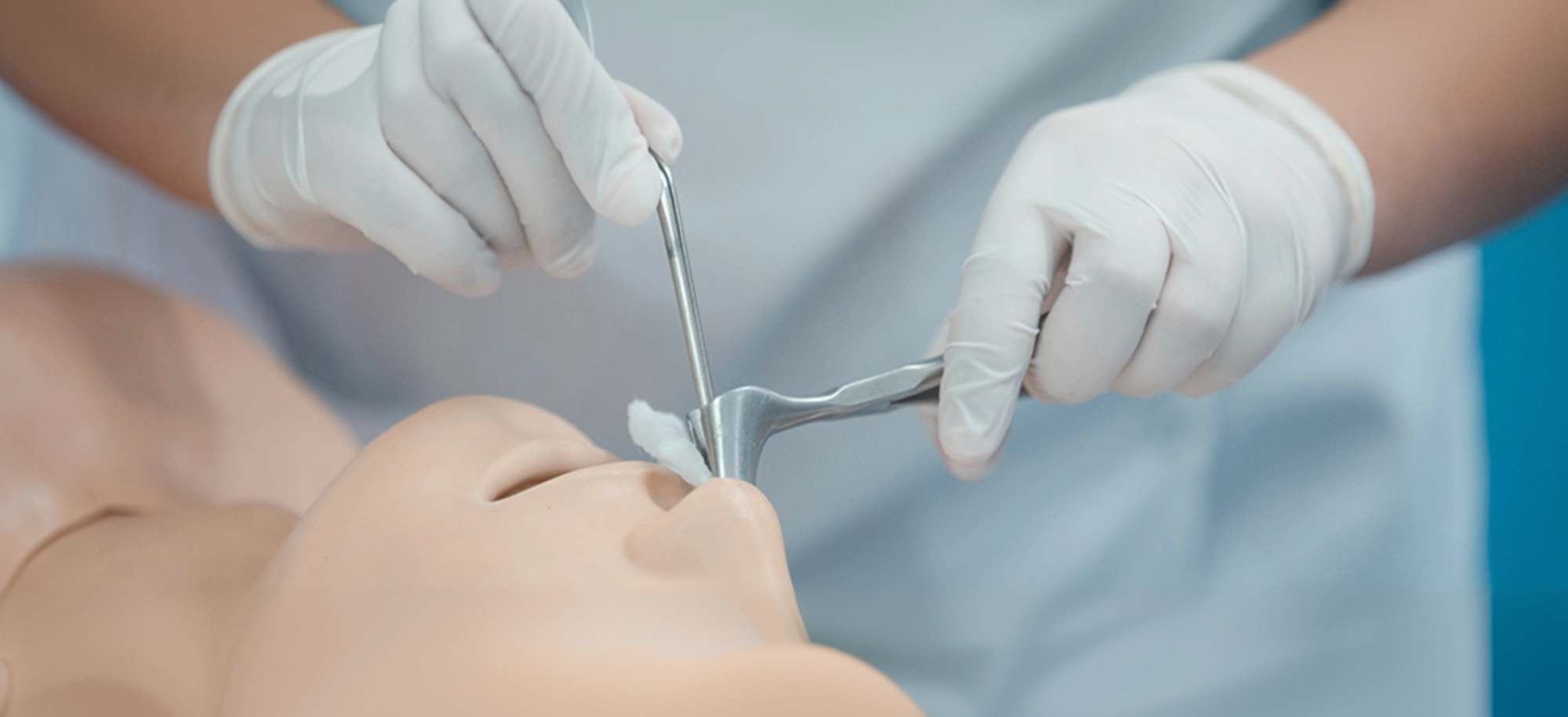 고주파비염수술 시술 장면